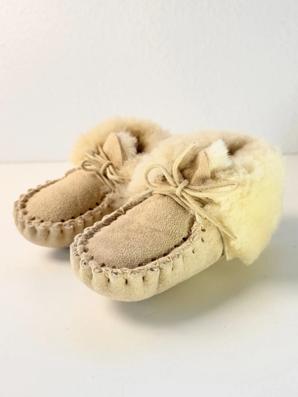Handmade Sheepskin Moccasin Slippers Kids Size 8 - 9 Cream shearling Lined Cozy